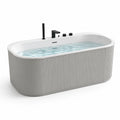 Vasca da bagno freestanding acrilico bianco con rubinetteria in acciaio
